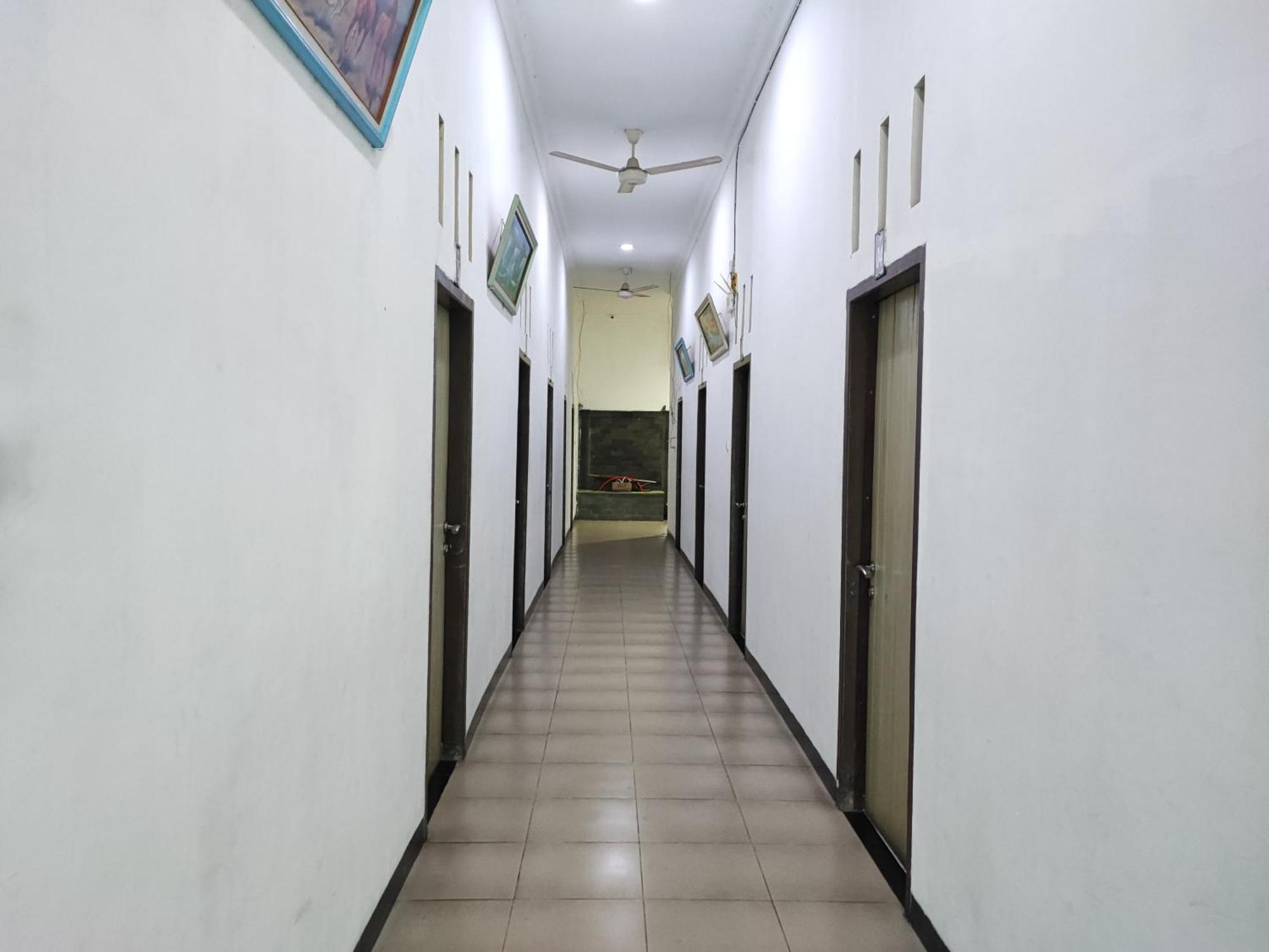 Reddoorz Syariah Near Universitas Batanghari Jambi Bagian luar foto