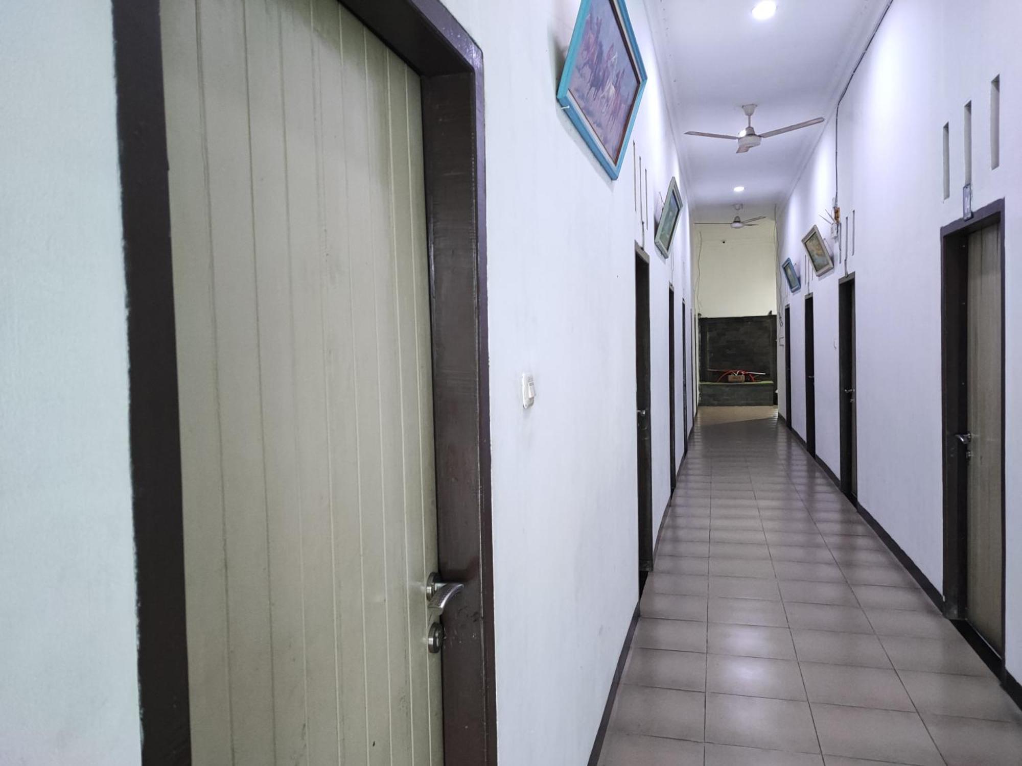 Reddoorz Syariah Near Universitas Batanghari Jambi Bagian luar foto