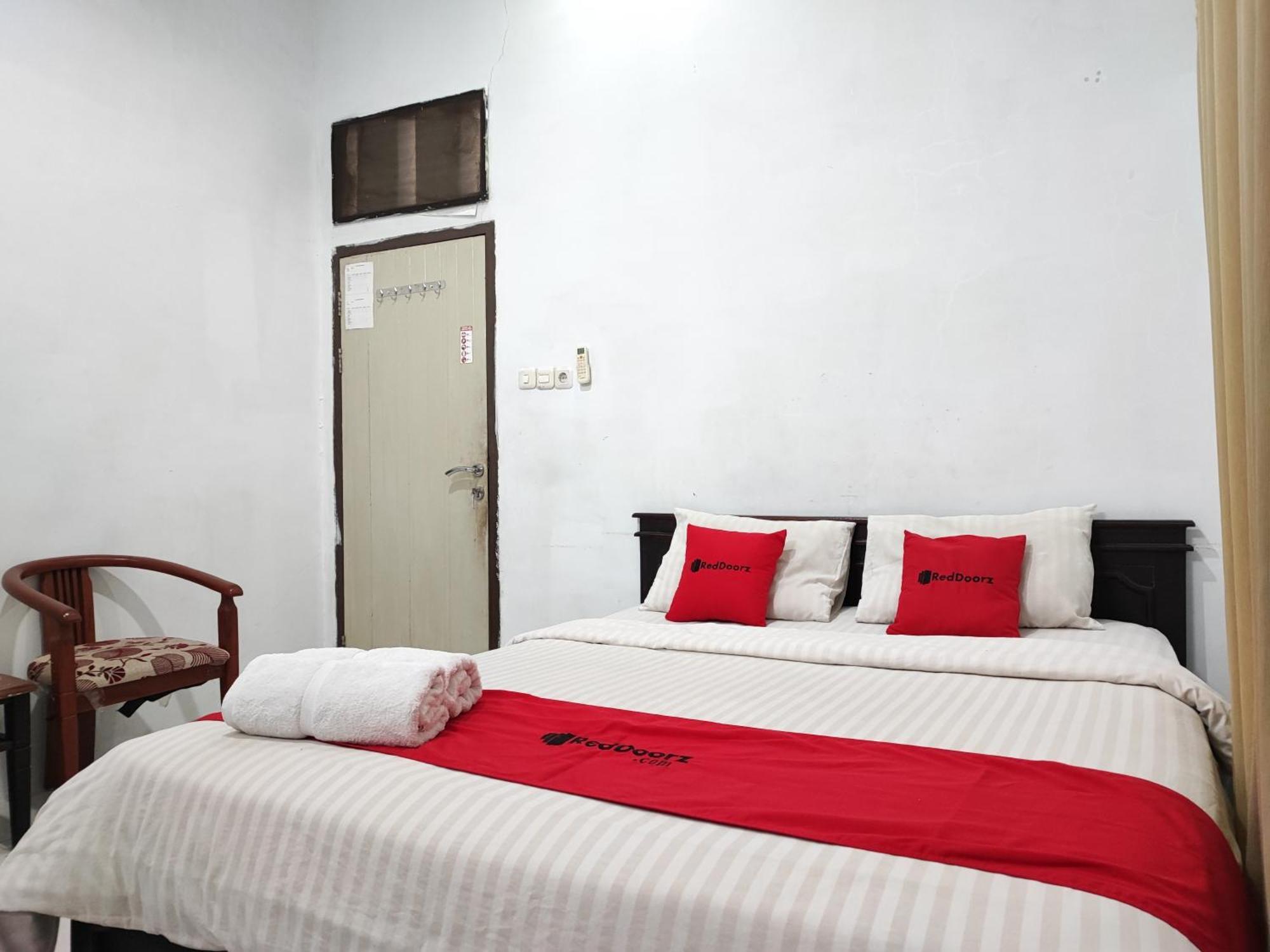 Reddoorz Syariah Near Universitas Batanghari Jambi Bagian luar foto