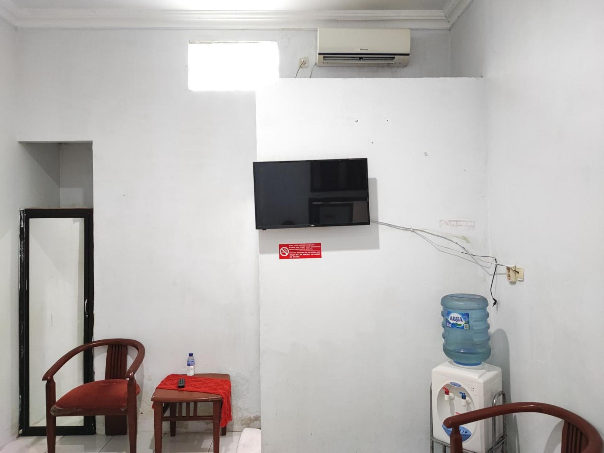 Reddoorz Syariah Near Universitas Batanghari Jambi Bagian luar foto