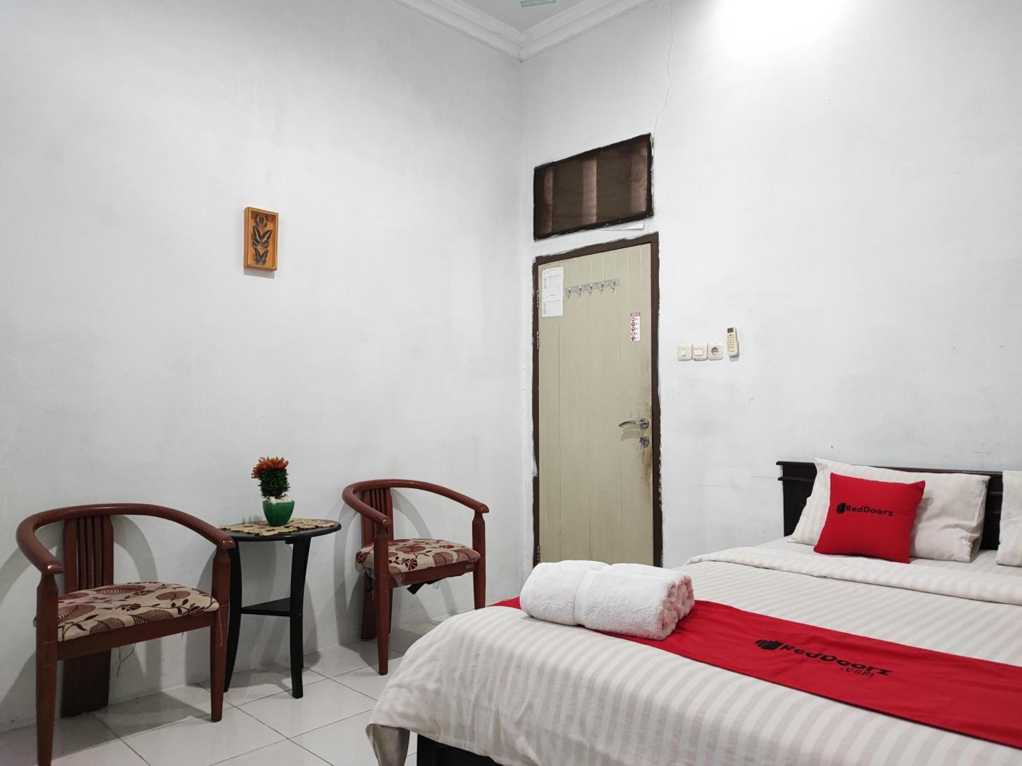 Reddoorz Syariah Near Universitas Batanghari Jambi Bagian luar foto