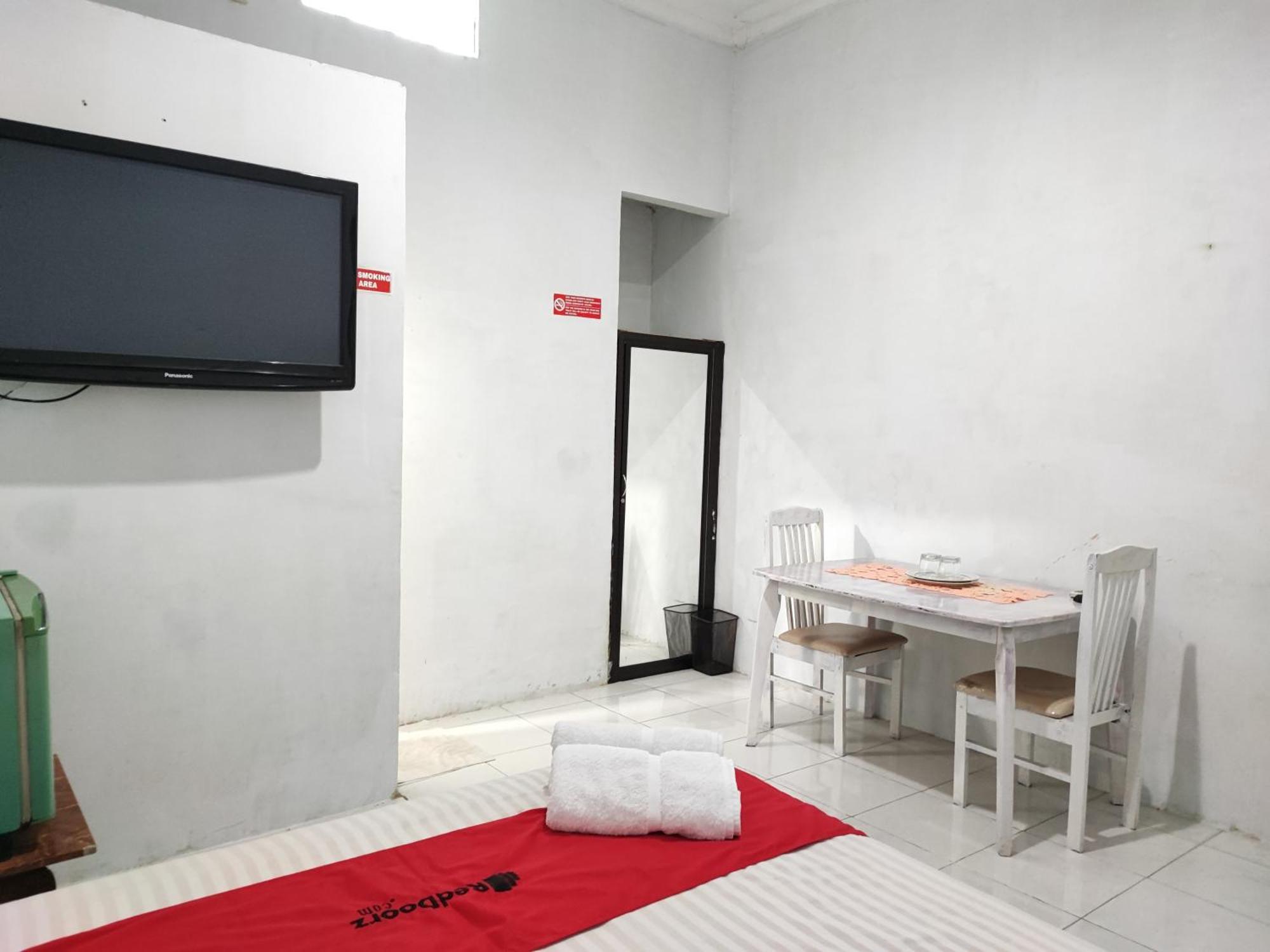 Reddoorz Syariah Near Universitas Batanghari Jambi Bagian luar foto