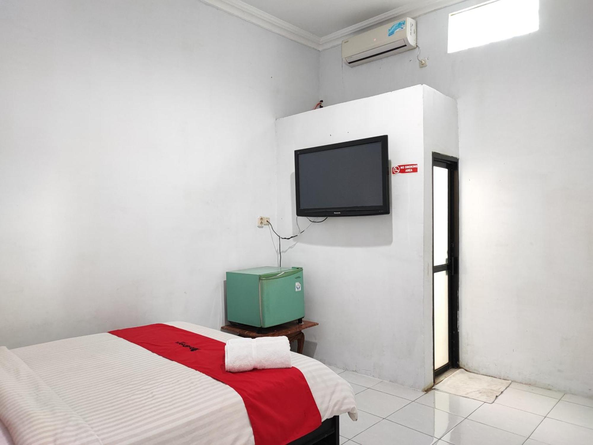 Reddoorz Syariah Near Universitas Batanghari Jambi Bagian luar foto