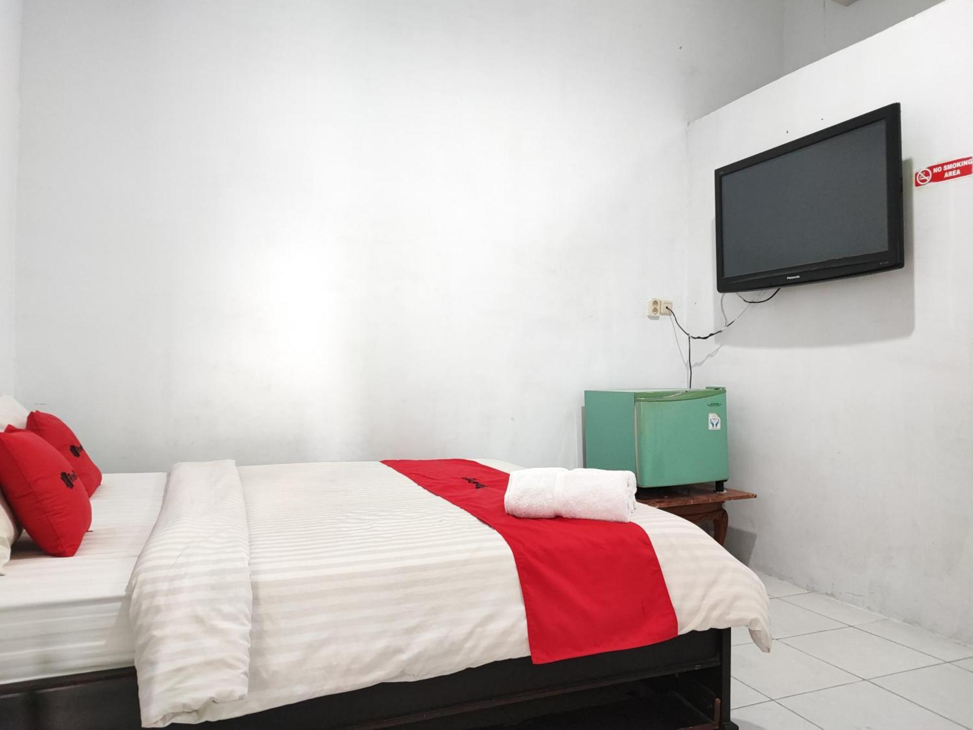 Reddoorz Syariah Near Universitas Batanghari Jambi Bagian luar foto