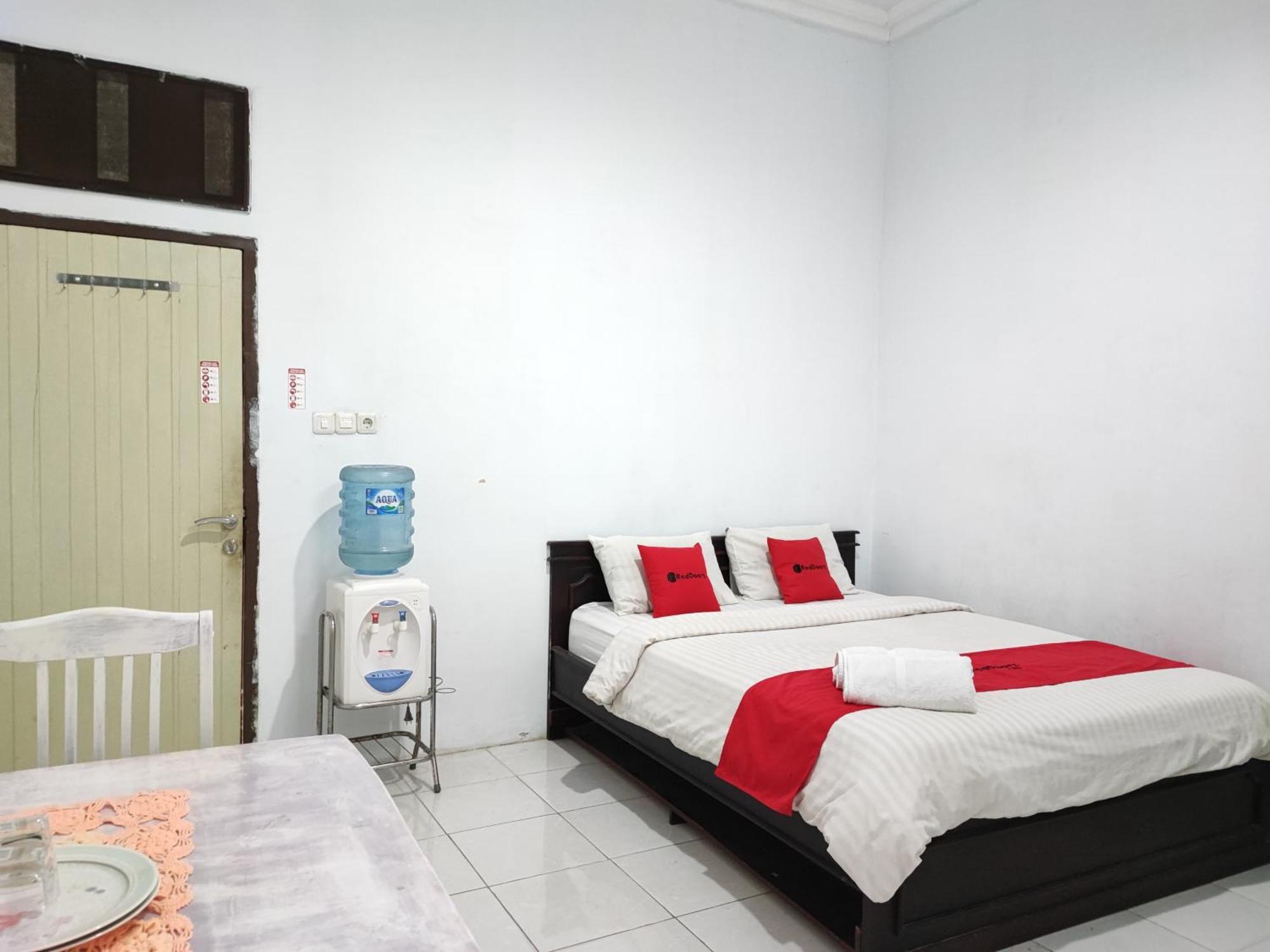 Reddoorz Syariah Near Universitas Batanghari Jambi Bagian luar foto