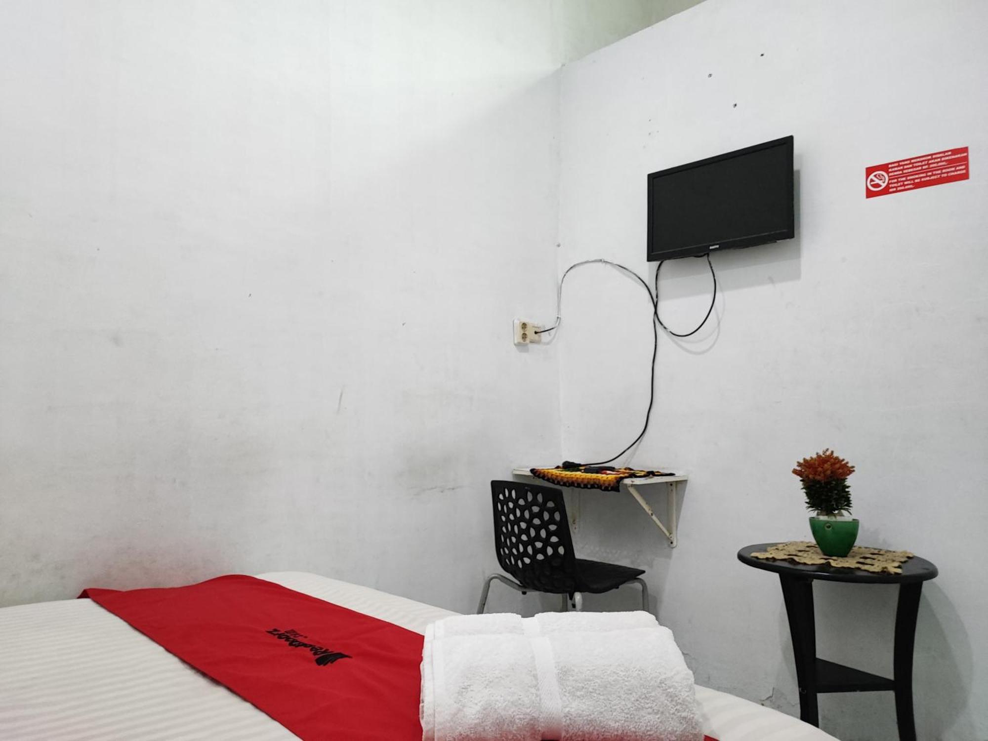 Reddoorz Syariah Near Universitas Batanghari Jambi Bagian luar foto